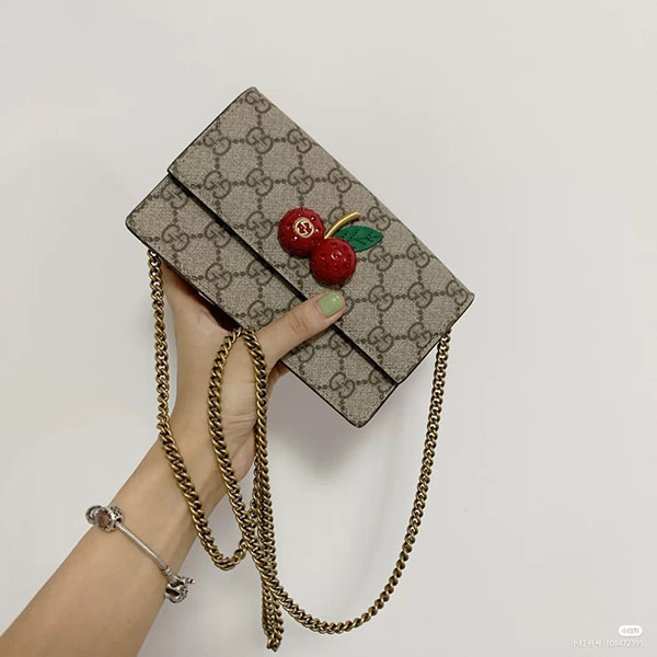 【20SS新作】グッチ コピーグッチ いちご コピー チェリー GGスプリーム キャンバス ミニバッグ 481291 K9GXT 8694